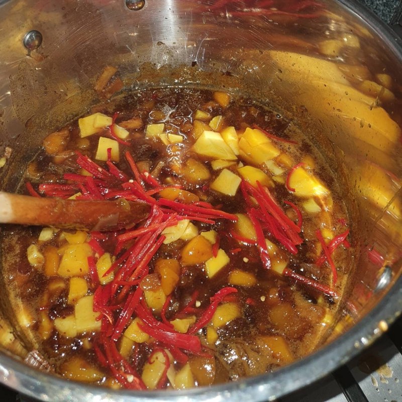 View Rhonda's Spicy Mango Chutney recipe